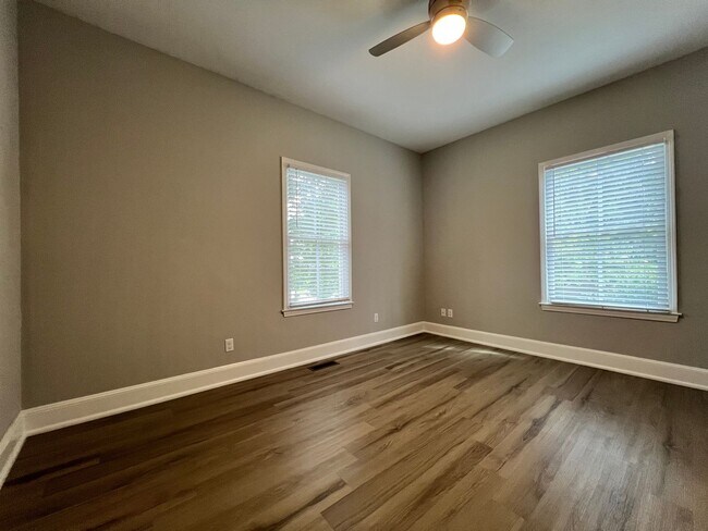 Foto del edificio - 917 Campbell Ave SW