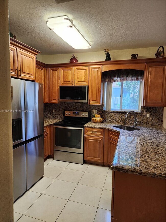 Building Photo - 16441 NW 89th Ct