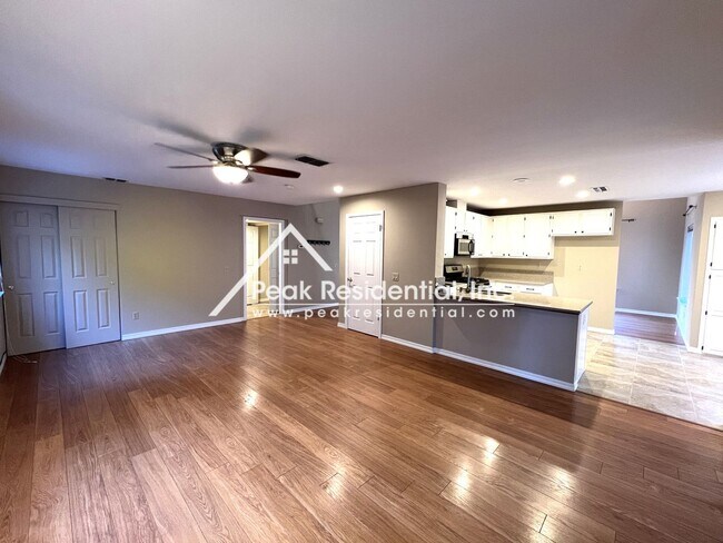 Building Photo - Spacious Antelope 3bd/3ba Home with 3 Car ...