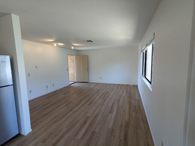 Foto del edificio - 393-395 Hillview St