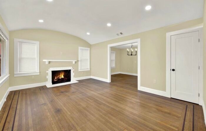 Foto principal - Beautifully Updated 3 Bed 2 Bath House in ...