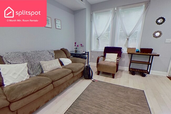 Building Photo - Private room in 6 bedroom Washington Apart...