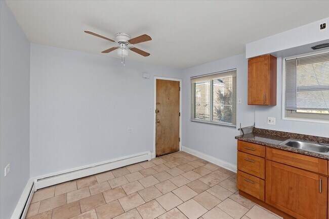 Foto del edificio - 335 Custer Ave