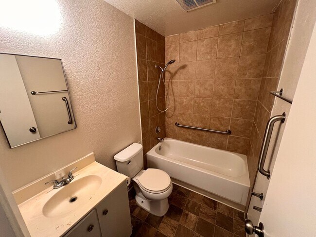 Foto del edificio - 200 E Park St