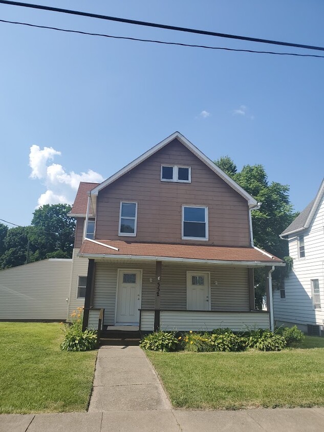 Primary Photo - 332 Main St