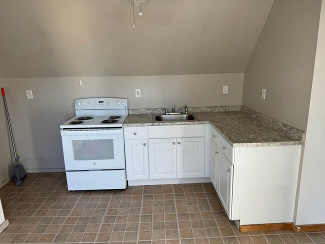 Building Photo - 198 Summer St