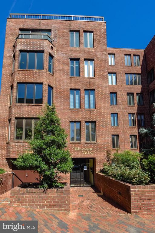 Building Photo - 1045 31st St NW