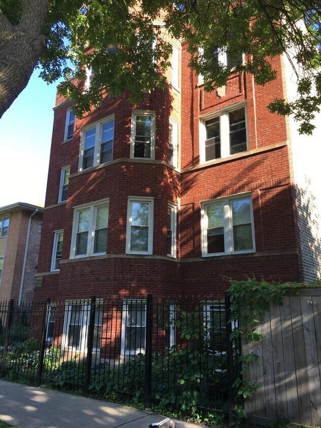 Foto del edificio - 1645 W Lunt Ave