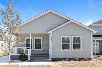 Building Photo - 1605 Daniel Dr