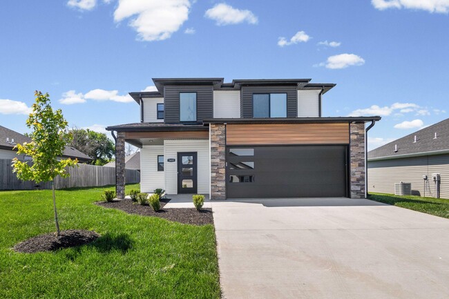 Building Photo - 3400 Naples Dr