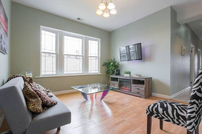 Building Photo - 3413 W 51st St