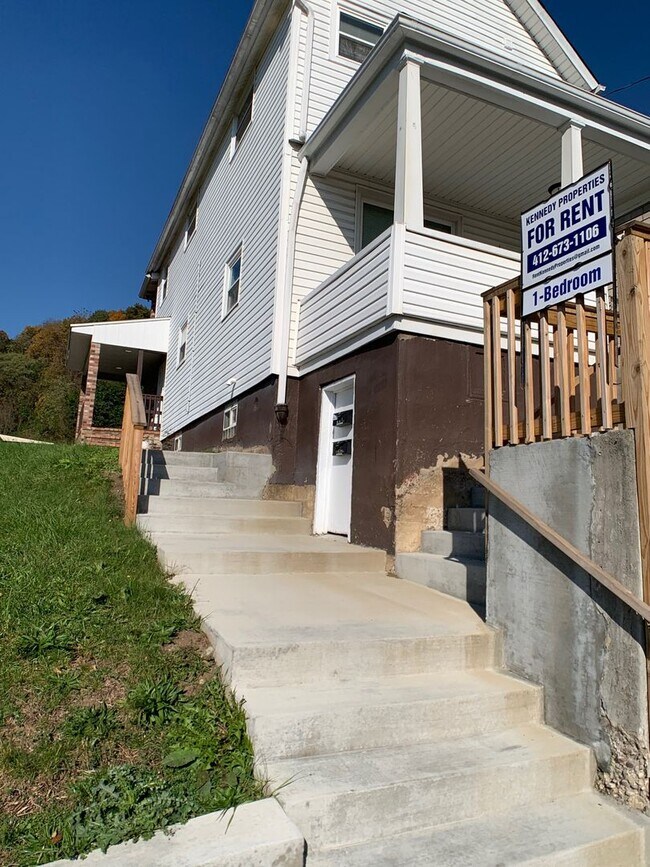 Building Photo - 407 25th St