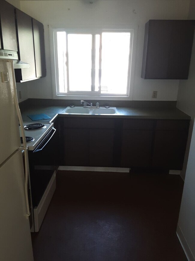 Building Photo - 28 Larkspur Dr