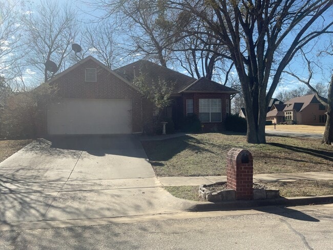 Building Photo - 3013 W Toledo Cir