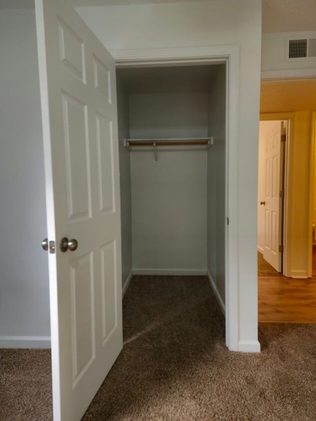 Primary Photo - Gorgeous 4 bed 2 bath unit available soon!