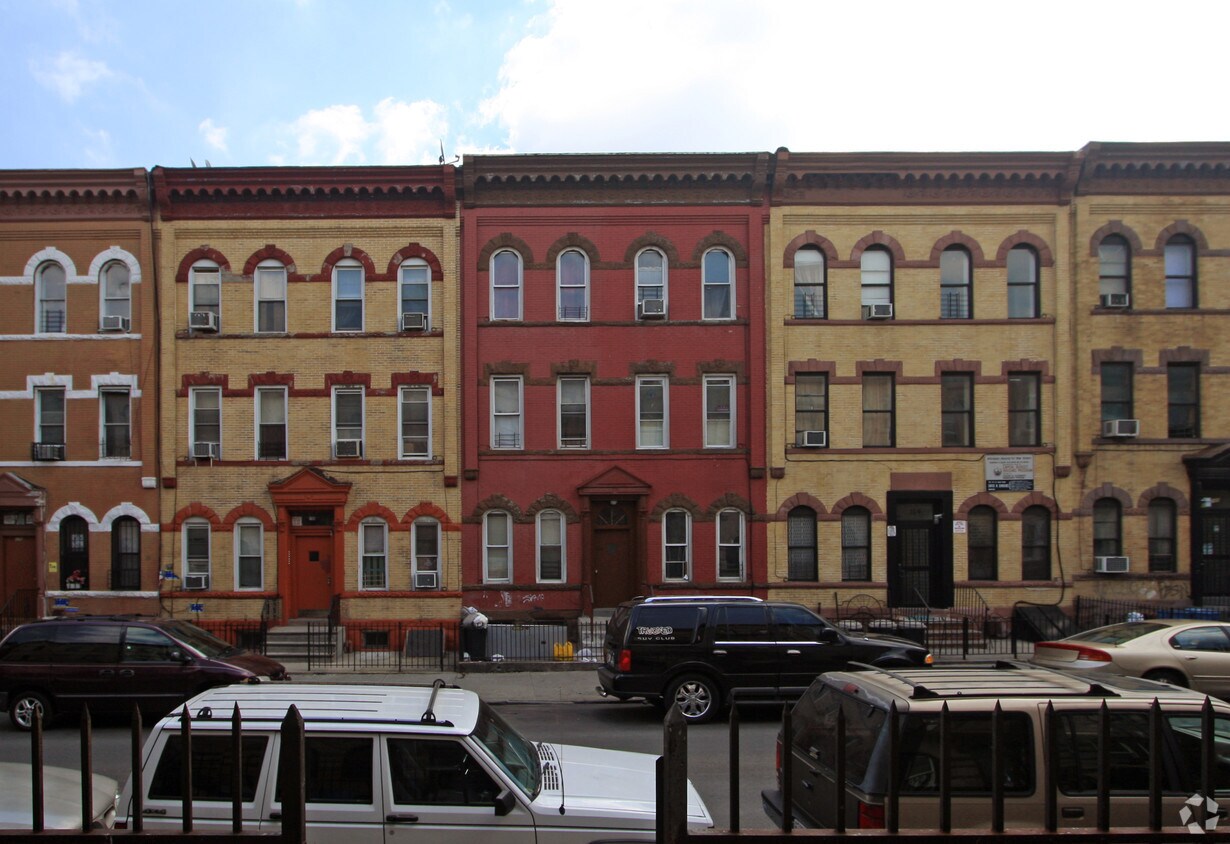 Building Photo - 166 Bleecker St