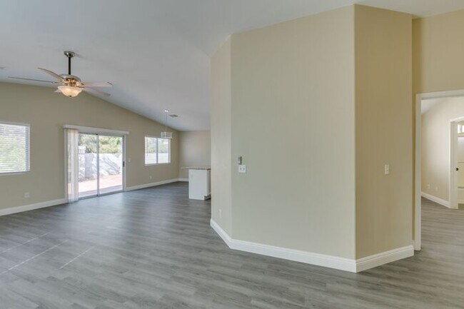 Foto del edificio - Upgraded 3 bedroom one story house in Sout...
