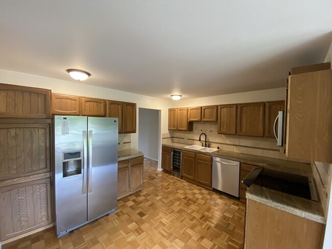 Building Photo - 9715 NE Juanita Dr