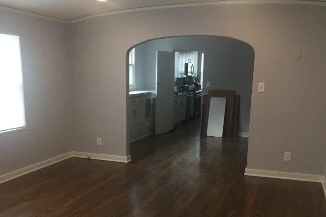 Entrada a la sala de estar / comedor - 4337 N Woodburn St
