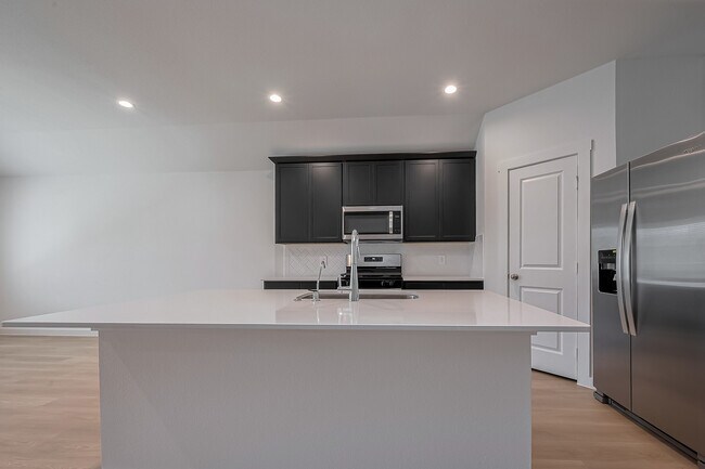 Cocina con despensa. - 1535 Merulana Ln