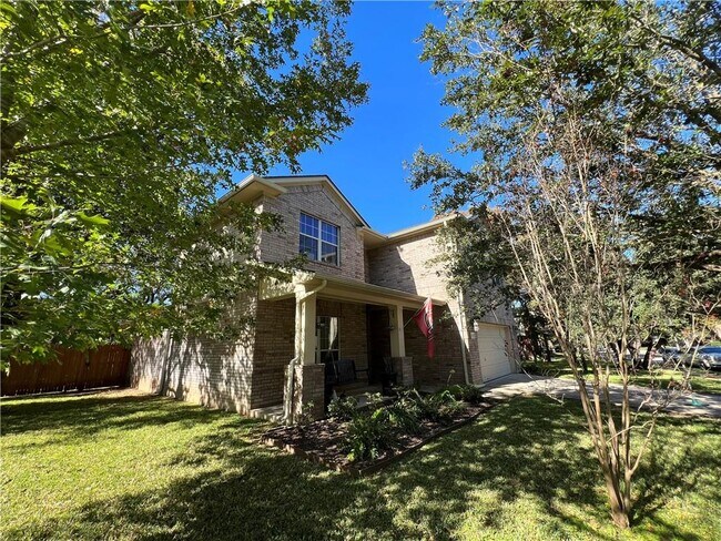 Foto del edificio - 218 Creek Ridge Ln
