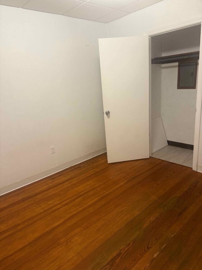 Closet Bedroom 1 - 137 Bradford St