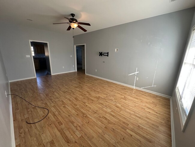 Foto del edificio - Single level duplex in Lynchburg. Water, t...