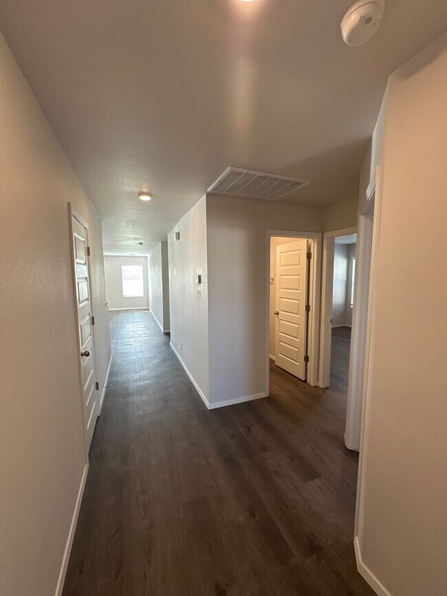 Foto del edificio - *$99 Move In Promo*! Brand New Three Bedroom | Two Bathroom Home in Broken Arrow