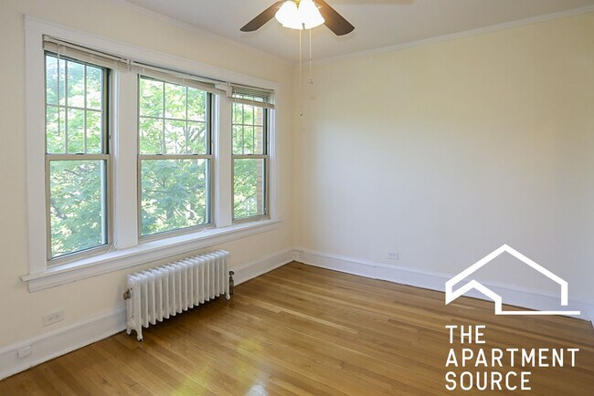 Photo - 1607 W Berteau Ave Apartment