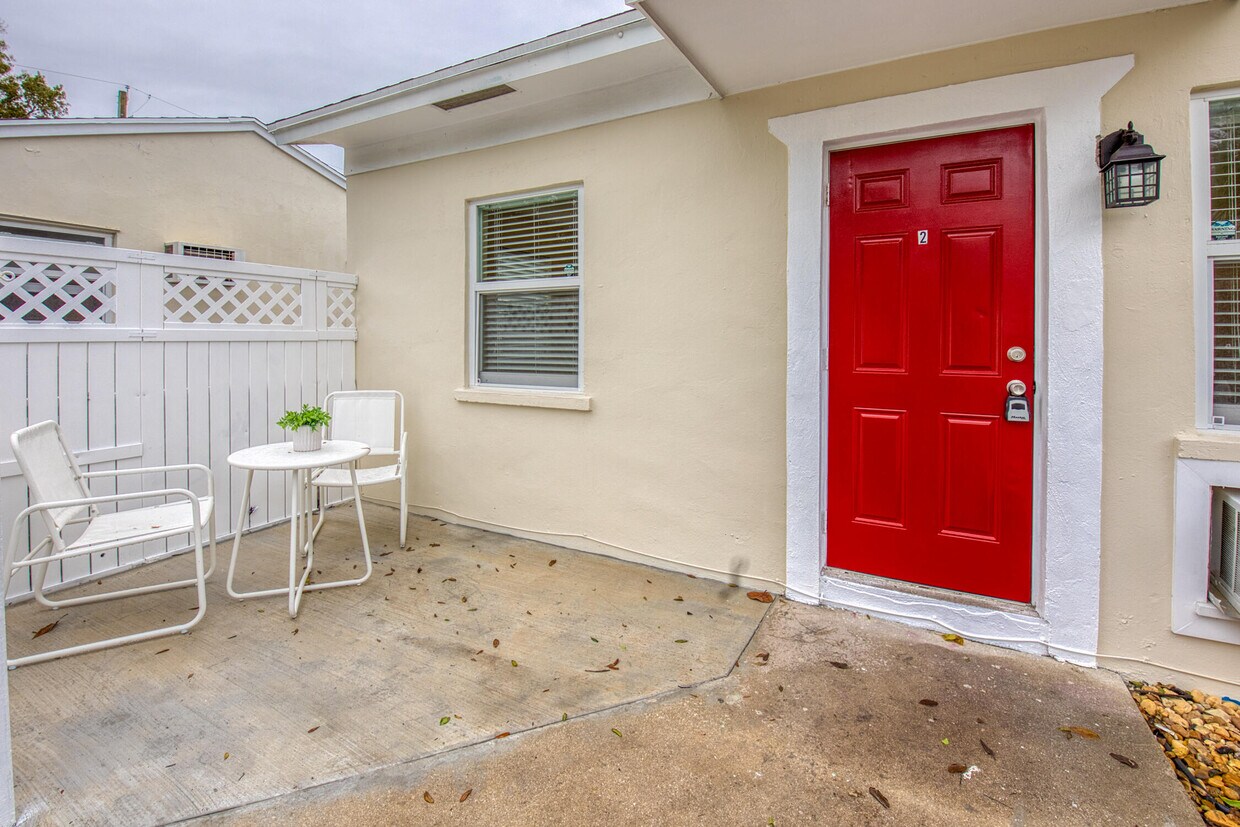 223 N E St Unit 2, Lake Worth Beach, FL 33460 Room for Rent in Lake