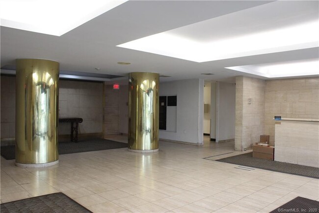 Building Photo - 60 Strawberry Hill Ave