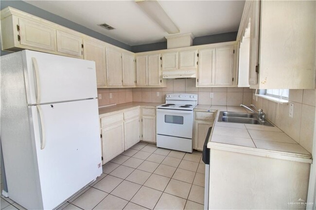 Foto del edificio - 13 Redbud Ave