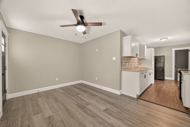 Building Photo - 5711 Brady St