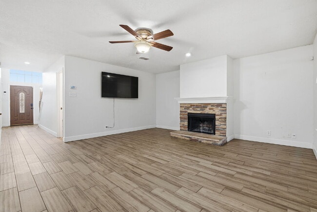 Building Photo - Modern Living Near UTSA/USAA: Quiet Cul-de-Sac with BONUS Space