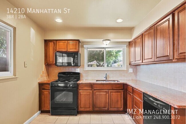 Foto del edificio - 14210 Manhattan St