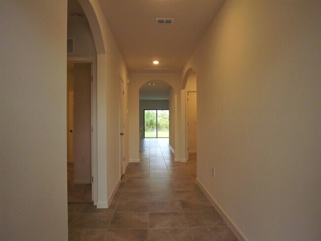 Building Photo - 740 Acadia Ct SE