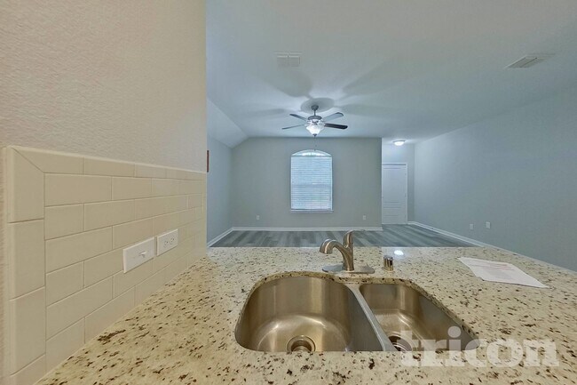 Building Photo - 1214 Cres View Dr