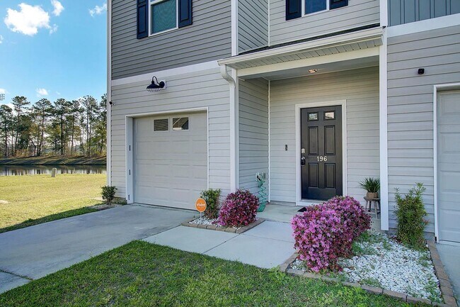 Foto del edificio - 3 Bedroom 2.5 Bath Townhouse in Lakeview Commons - Goose Creek