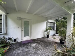 Building Photo - 1601 SW 12th Ct