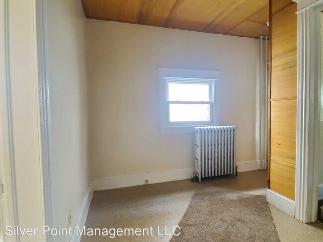 Foto del edificio - 3 br, 1 bath House - 320 E Commerce St
