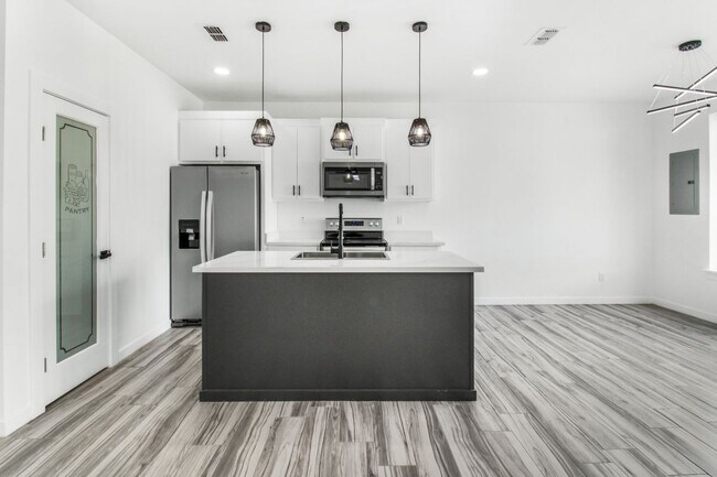 Foto del edificio - 706 W Seminole Ave