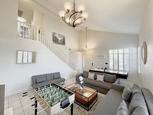 Foto del edificio - Beautiful 4BD/3.5BA Home in Prime Southwest Location – Ensuite Bedroom Downstairs!