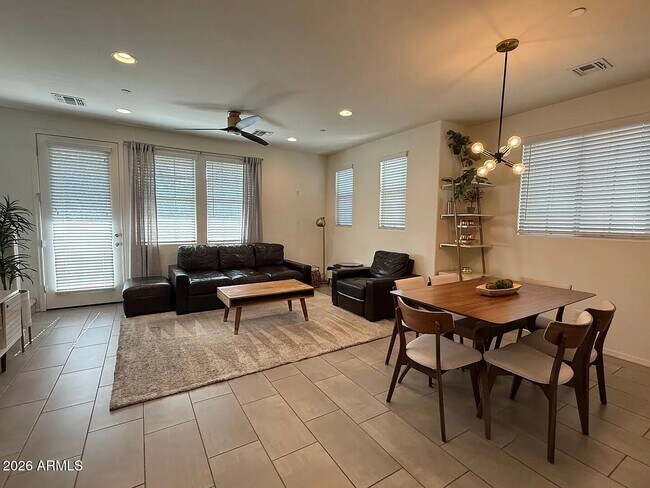 Foto del edificio - 2658 S Harmony Ave