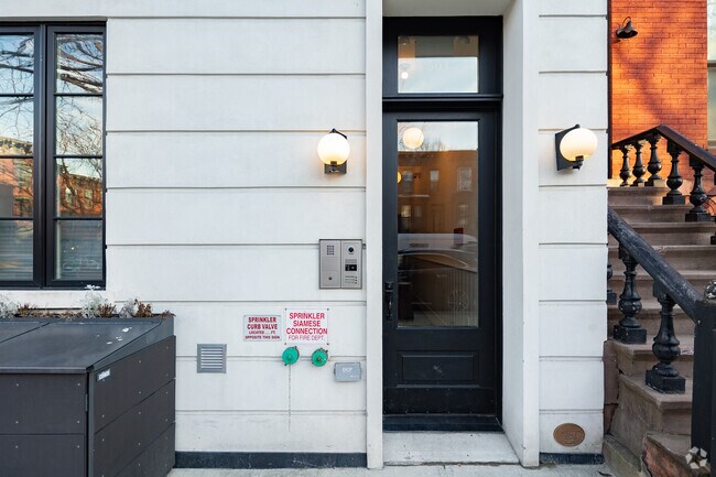 Building Photo - 503 6th Ave