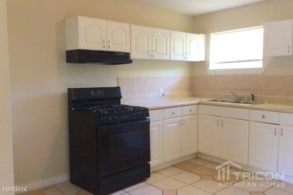 Building Photo - 1705 Lee St