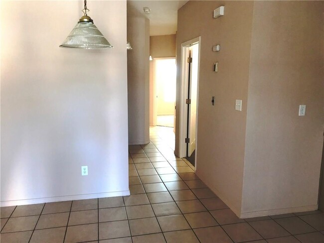 Building Photo - 6405 Salas Ln