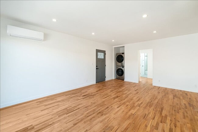 Building Photo - 652 Hayworth Ave