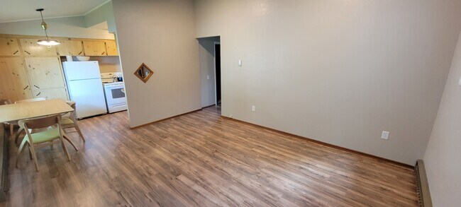 Living Room - 606 S 8th Ave