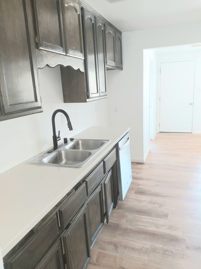 Building Photo - **232 Woodham Ave Barstow** Beautiful Spac...