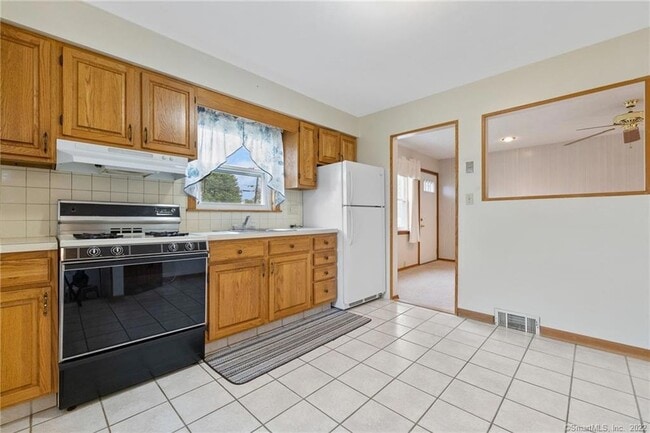 Kitchen - 159 8th St
